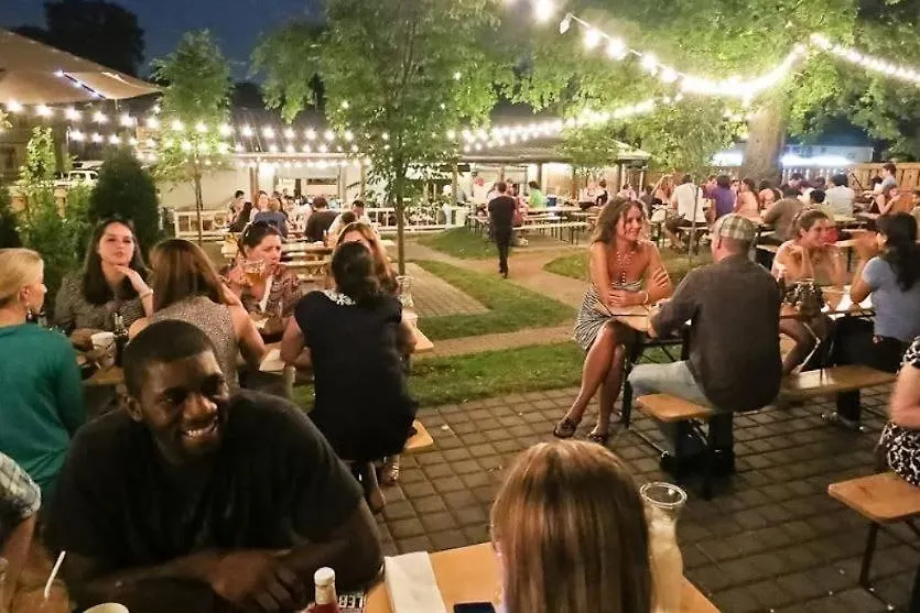 The Morgan Wallen Rooftop Luxury 4Bd Nashville